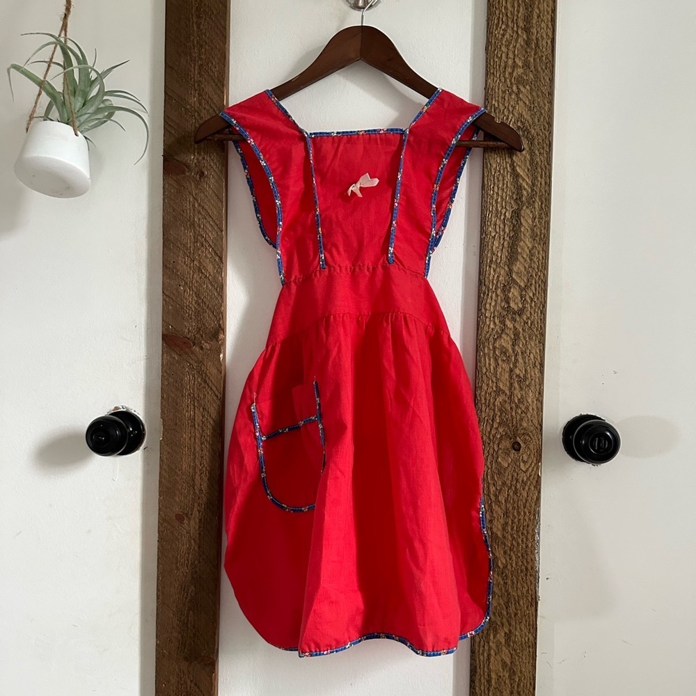 Vintage 60s/70s Women’s Handmade Kitchen Apron with red with blue floral trim